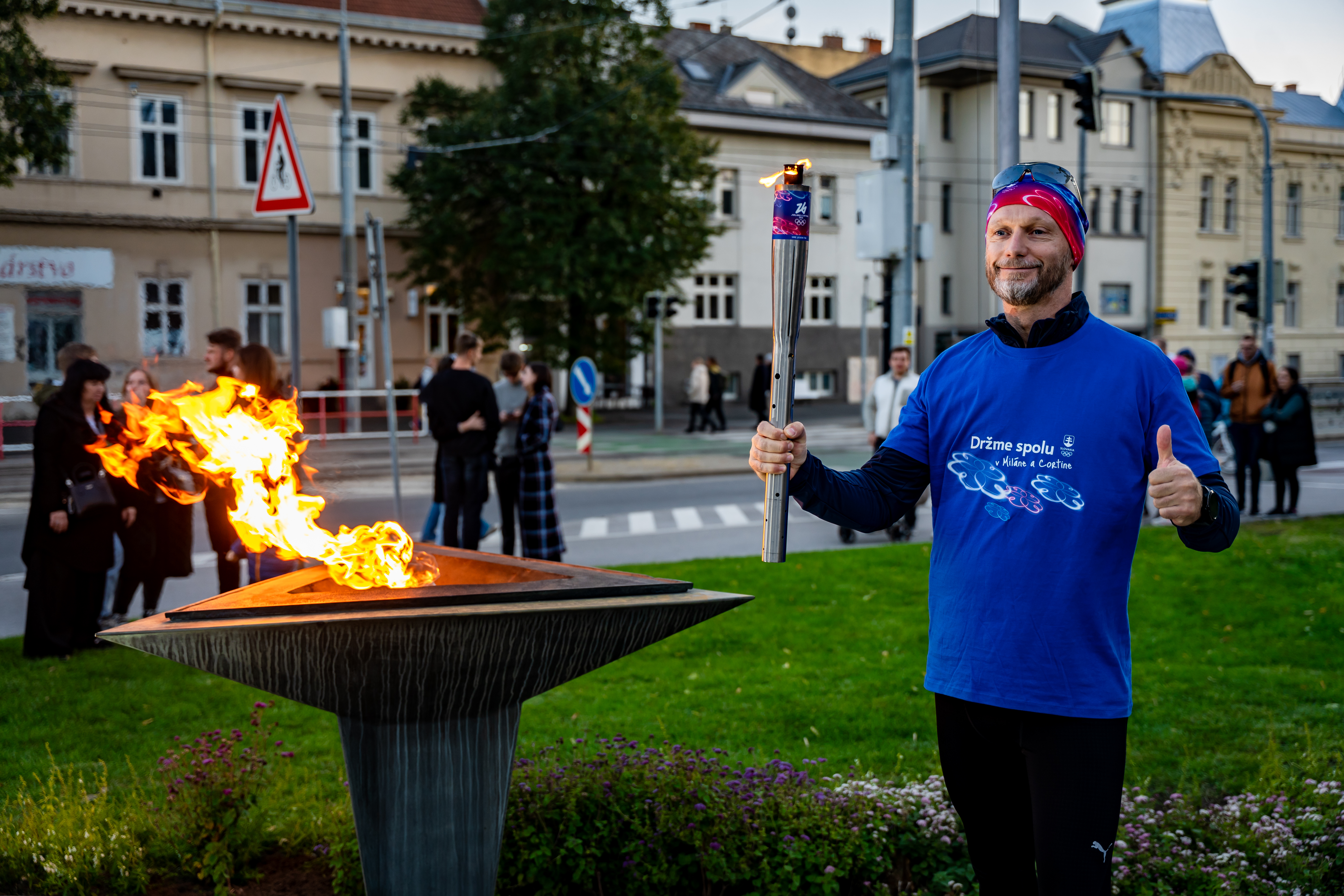 Slavnostne zapalenie Maratonskeho ohna -70